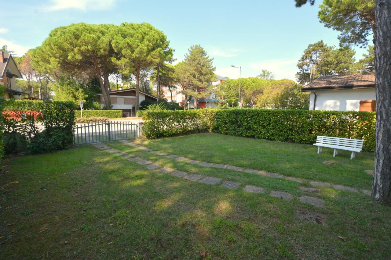 Villa In Lignano Riviera Comfortable Линьяно-Саббьядоро Экстерьер фото